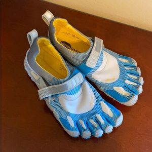 Vibram 5 Fingers Shoes size 38 or 7.5-8 US